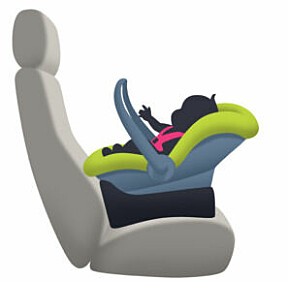 BABYBILSTOL: Bøyla på babybilstoler skal ofte være i bæreposisjon. Det beskytter baby ved en kollisjon.