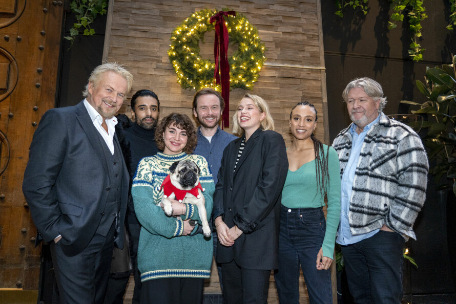 JULESTORM: Dennis Storhøi, Ravdeep Singh Bawja, Ida Elise Broch, Jan Gunnar Røise, Thea Sofie Loch Næss, Evelyn Rasmussen Osazuwa og regissør Per-Olav Sørensen fra den nye norske Netflix-serien «Julestorm»
Foto: Gorm Kallestad / NTB