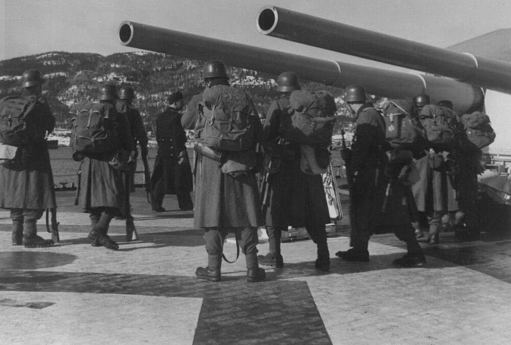 <b>KLAR ORDRE:</b> Tyske soldater på vei inn Oslofjorden i 1940 hadde klar ordre om å sikre seg norske kunstskatter. Særlig var de hissige på å sikre seg arkeo­logiske funn fra vikingtiden.