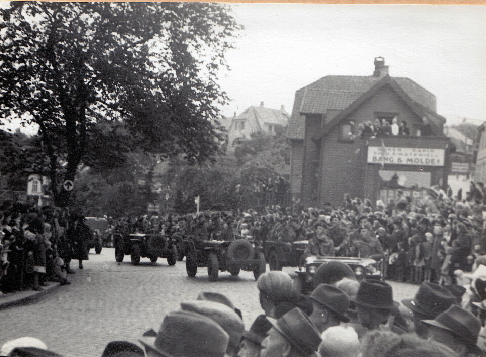 FORMIDABEL OPPGAVE: De allierte gikk i land i Stavanger 17. mai 1945. Med blant troppene var kunstdetektiv Guthorm Kavli på jakt etter nasjonale kunstskatter på avveie.