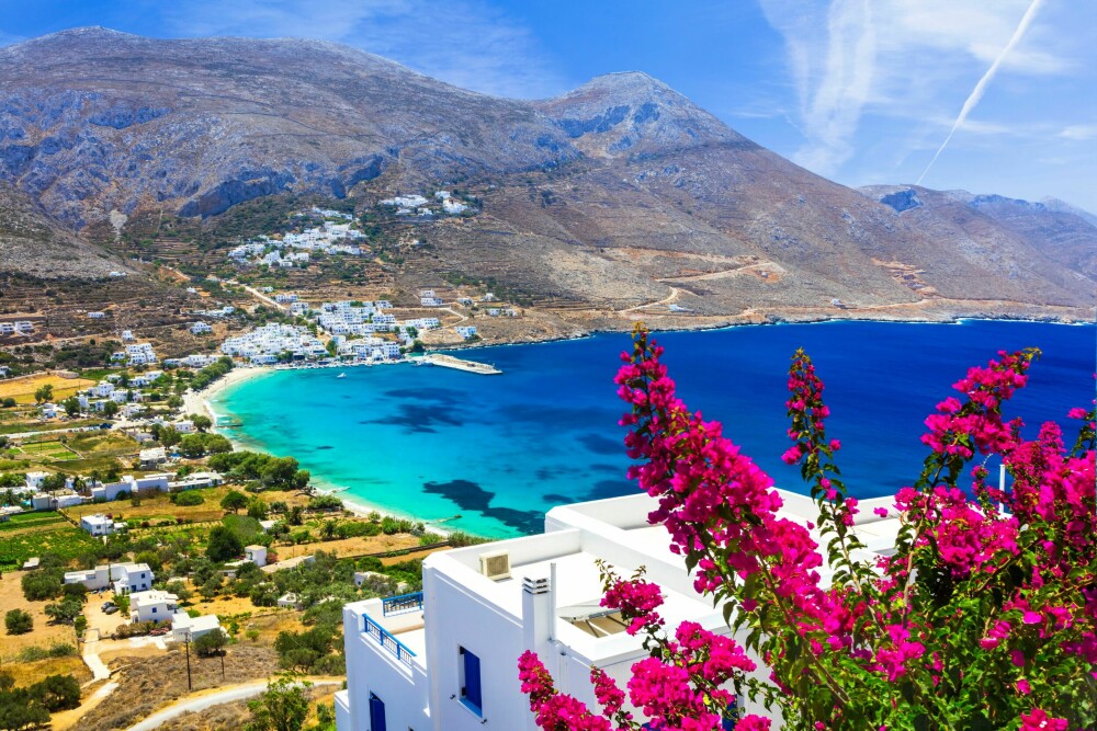 <b>LITEN ØY:</b> Det er rundt 2000 fastboende på Amorgos. Det er en uskreven regel at alle husene skal være hvite. 