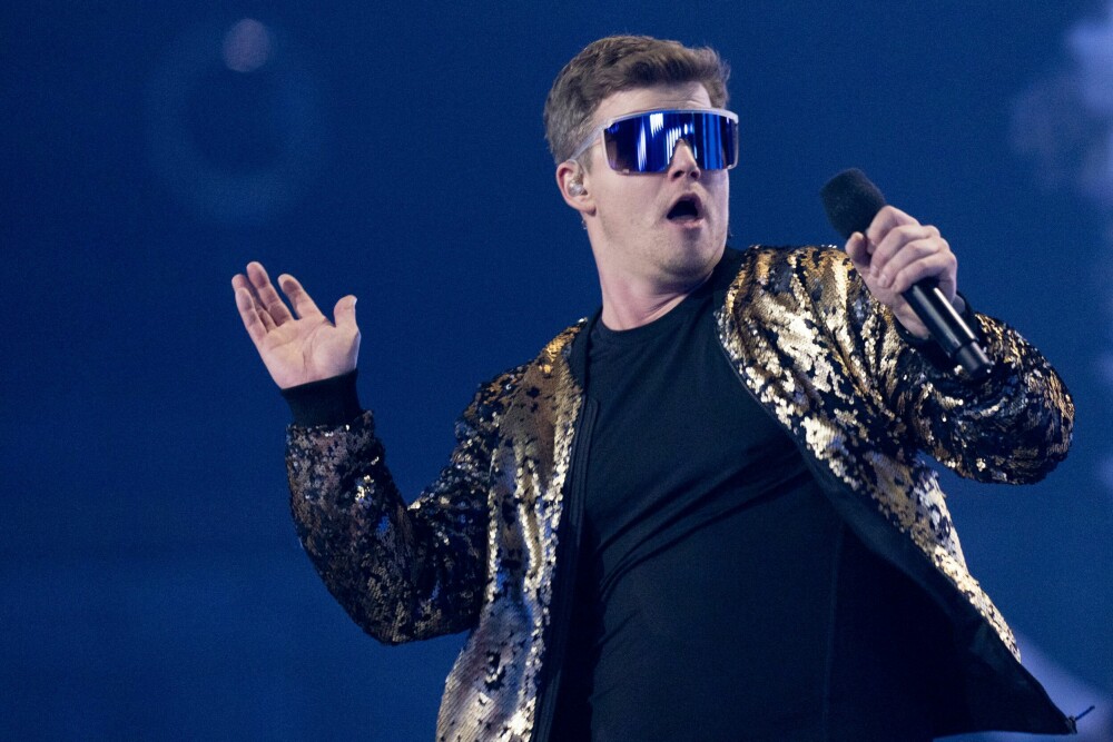 <b>RASKE BRILLER:</b> I 2019 fikk Nicolay suksess med humorsangen «Raske briller». Han toppet VG-lista i flere uker og ble også nominert som årets låt under Spellemannprisen.