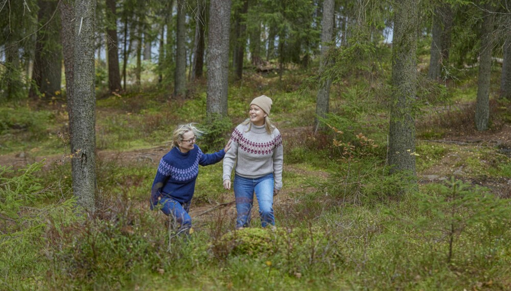 ELSKER Å GÅ PÅ TUR: De to venninnene går ofte tur sammen for å skravle.