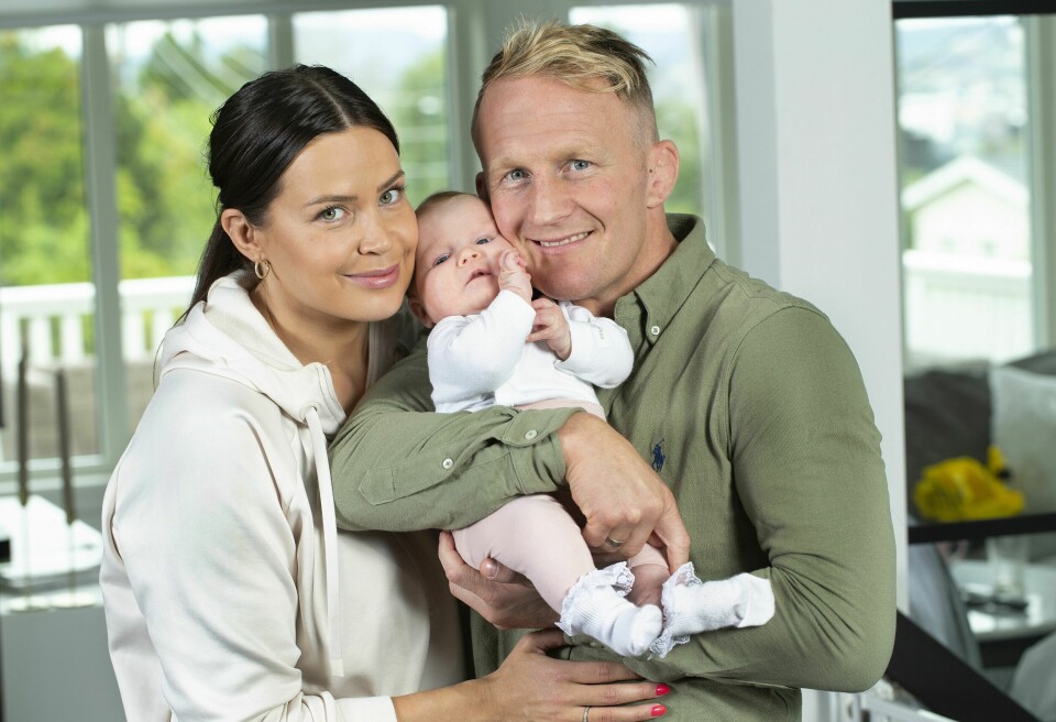 ROSELL UTNE BERGE: – Det var tøft at han var borte så lenge.
Hun minste var på avvenning fra puppen og skulle sove i egen seng, så jeg brukte to timer hver kveld på å skulle legge dem.
Allikevel ville jeg at Stig skulle gjøre det bra. Jeg vil jo at han
skal ha suksess, så jeg klarte å bite det i meg, sier Rosell om
de tre ukene ektemannen var opptatt med «Mesternes mester».