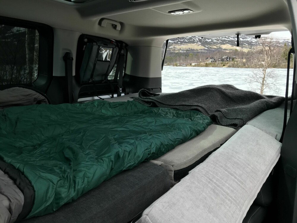 <b>UTSIKT:</b> Modulinnsatsen fra Egoe gjør det enkelt å konvertere en varebil til campingbil, som her i Opel Zafira e-Life.