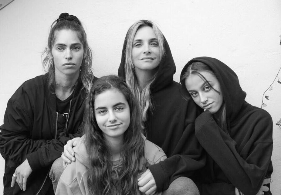 <b>UTVIDET FAMILIE:</b> Her er Isabel og datteren Bianca (t.h.) sammen med Biancas halvsøster, Mia, og hennes mamma, Minerva. 