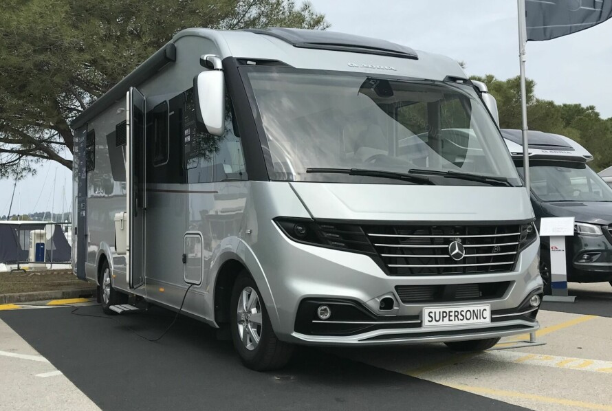 NYTT FLAGGSKIP: Adria regner Bürstner Elegance og Hymer Masterline som de mest åpenbare konkurrentene til Supersonic – den slovenske produsentens nye toppmodell.
