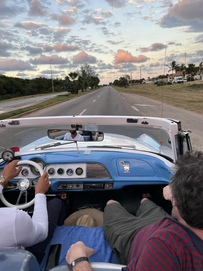 <b>ON THE ROAD:</b> Veisystemet er enkelt på Varadero, motorveien Autopista Sur går forbi alle resortene og ut til Cubas nordligste punkt.