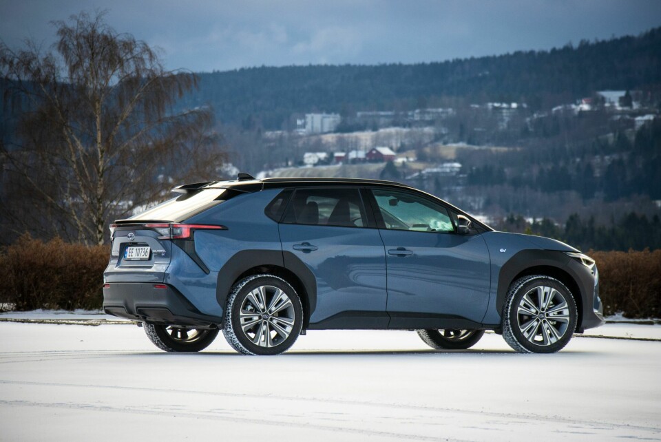 INGEN KOMPROMISSER: Med 4WD-finesser, høy bakkeklaring og røffe designdetaljer vil Subaru gjerne være kongen på haugen blant de elektriske SUV-modellene.