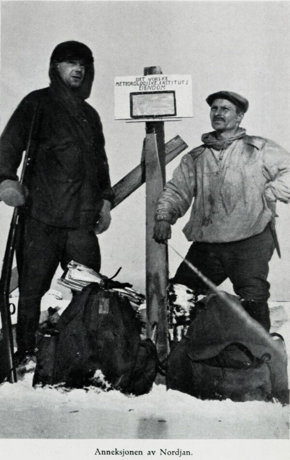 <b>SKILTING:</b> I 1926 annekterte Hallvard Devold, Kvive Andersen og Fritz Øien den herreløse øya Jan Mayen på vegne av Meteorologisk institutt, som satte opp værstasjon der. Øya ble en del av kongeriket Norge fire år senere.