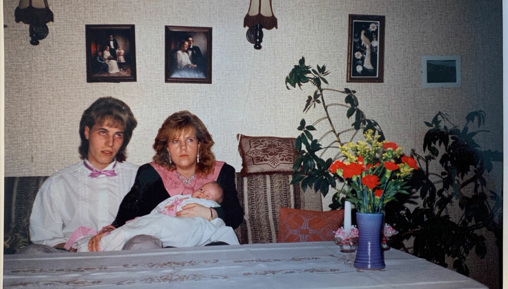 MED BABYEN: Gunnhild og barnefaren på dåpsdagen i 1990.