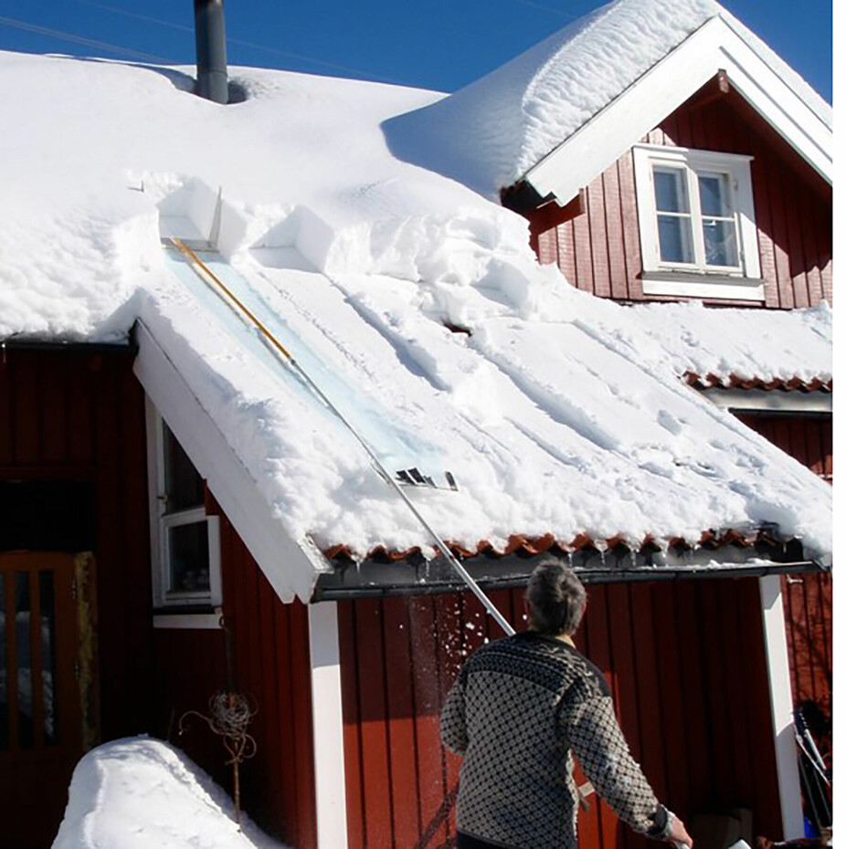 For å vite når taket må måkes, er det mer enn snødybde du må følge med på. Hyttas byggeår, type konstruksjon og snøens beskaffenhet, for eksempel.