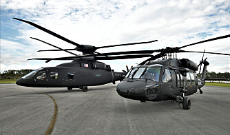 <b>KONKURRANSE:</b> Sikorsky var også med i konkurransen med SB-1 Defiant, her parkert ved siden av et UH-60 Black Hawk. 