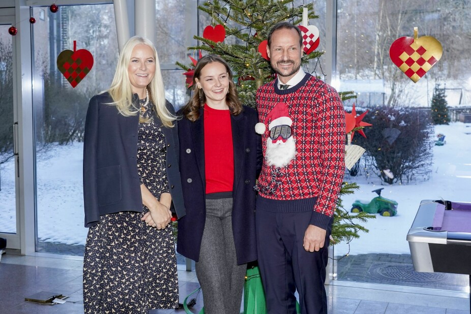 <b>KRONPRINSPARET: </b>På julaften besøkte prinsesse Ingrid Alexandra barne- og ungdomsklinikken på Rikshospitalet i Oslo sammen med kronprinsesse Mette-Marit og kronprins Haakon.