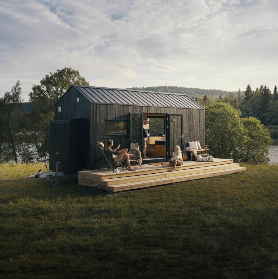Norske Mikrohus lager smarte, kompakte og miljøvennlige hus på hjul. Blir du lei av utsikten, er det bare å koble huset til hengeren og flytte det.