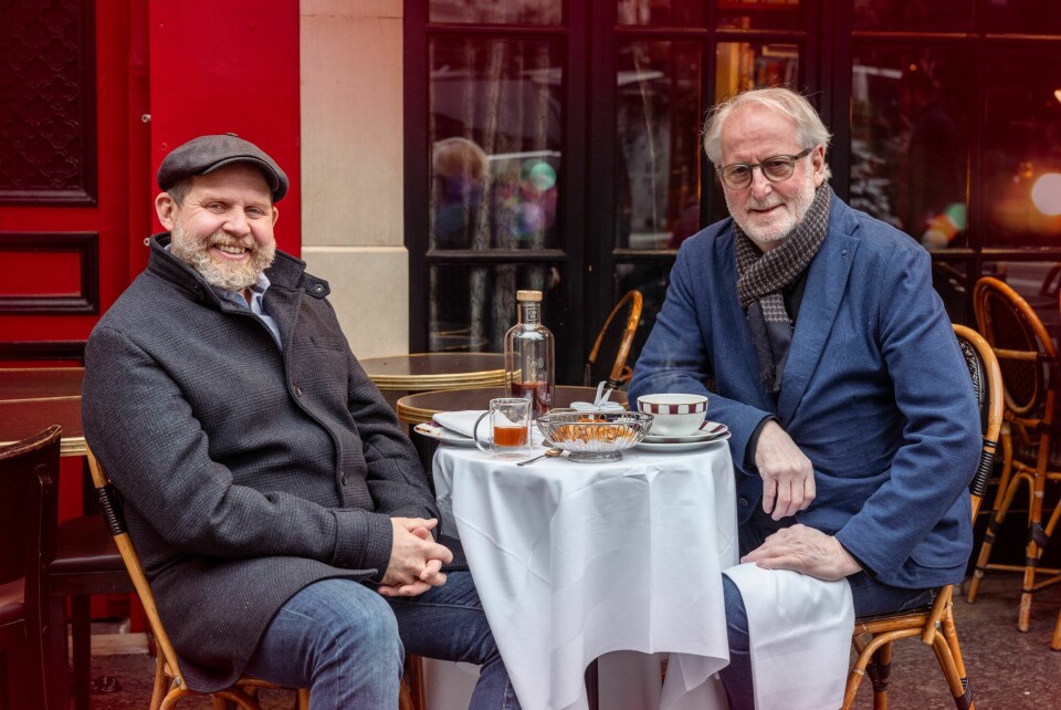 KOS FØR STORMEN: Kollegene storkoste seg på tur i Paris med god stemning før det braket løs med bistro og krangling.