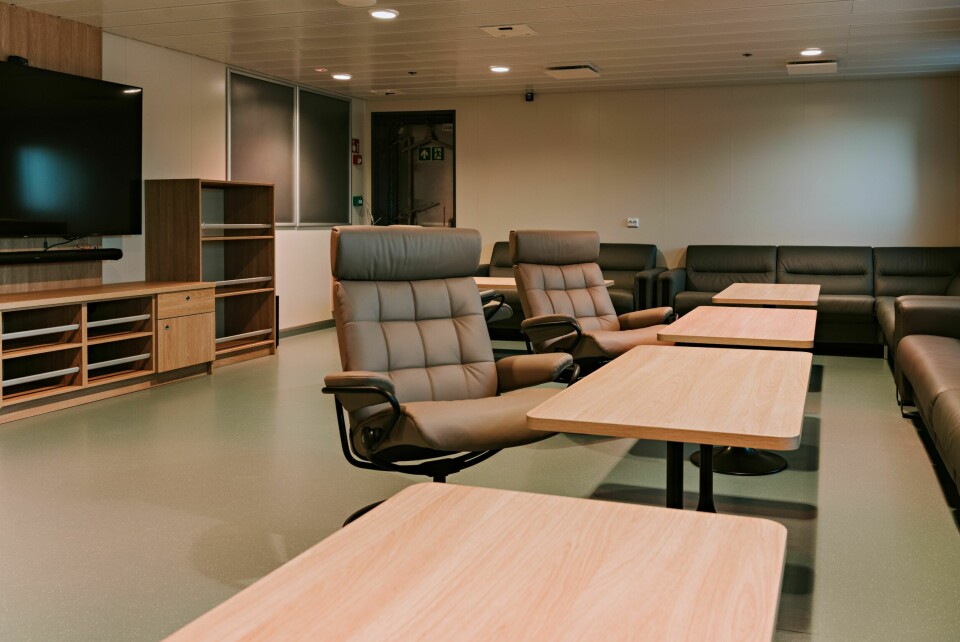 SALONG: KV Jan Mayen kan være ute i opptil åtte uker av gangen. Da er det på sin plass med komfortable stoler fra Ekornes.