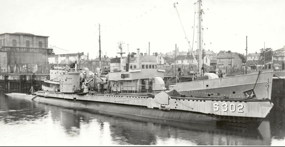 <b>FØR MODERNISERING:</b> KNM «Utstein» ble bygget av Vickers Armstrong i England og sjøsatt som HMS «Venturer» i 1943. Den ble ombygget ved Marinens verft i Horten i 1954. 