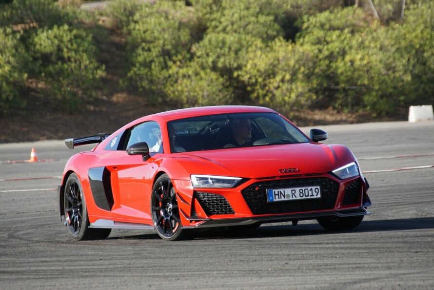 SIRKELTRENING: Audi R8 i et rolig øyeblikk mellom alle snurringene. Det var ikke bilens skyld eller Michelin Sport Cup 2-dekkene at driftingen ble lite vellykket.