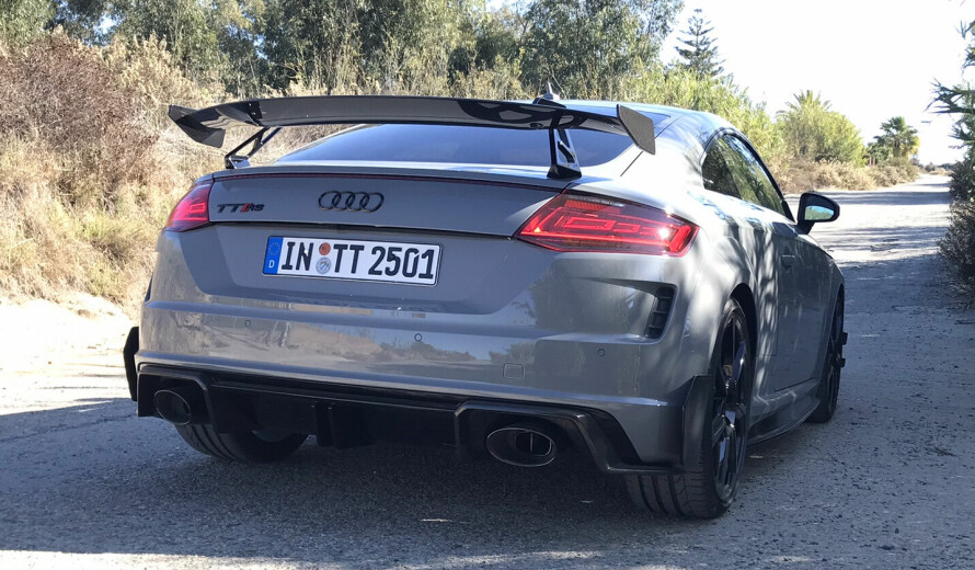 NARDO GREY: Det skal kun bygges 100 Audi TT RS Coupé Iconic Edition. Den femsylindrete motoren produserer 400 hestekrefter og 400 Nm.