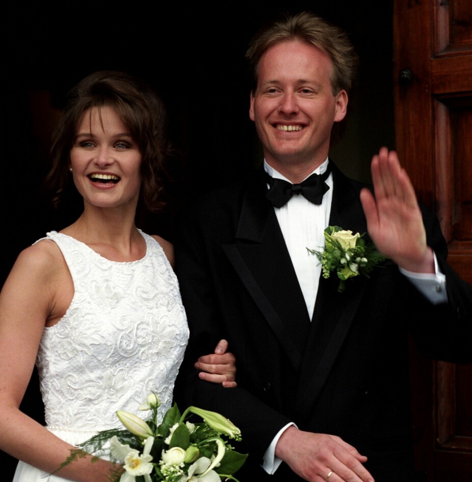 <b>SIGVART DAGSLAND: </b>Etter 30 års ekteskap kan Karoline og Sigvart feire perlebryllup i år. Her fra den store dagen i Årstad kirke i Bergen i 1993.
