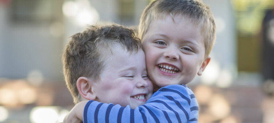 Må barnet mitt ha en bestevenn i barnehagen? Hun har ikke det, betyr det at hun er ensom?