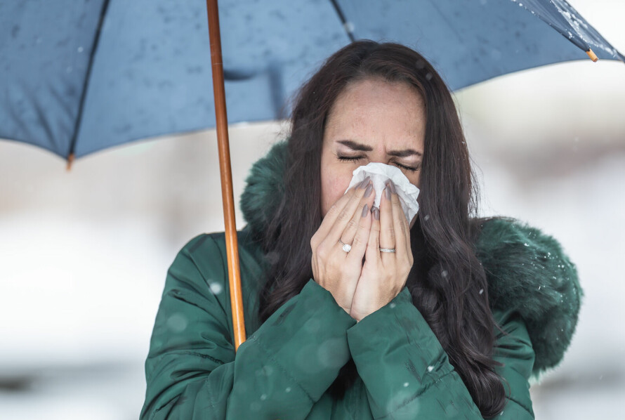 SYKDOM: FHI råder å holde seg hjemme når man er syk. Det er også viktig med god hoste- og håndhygiene.