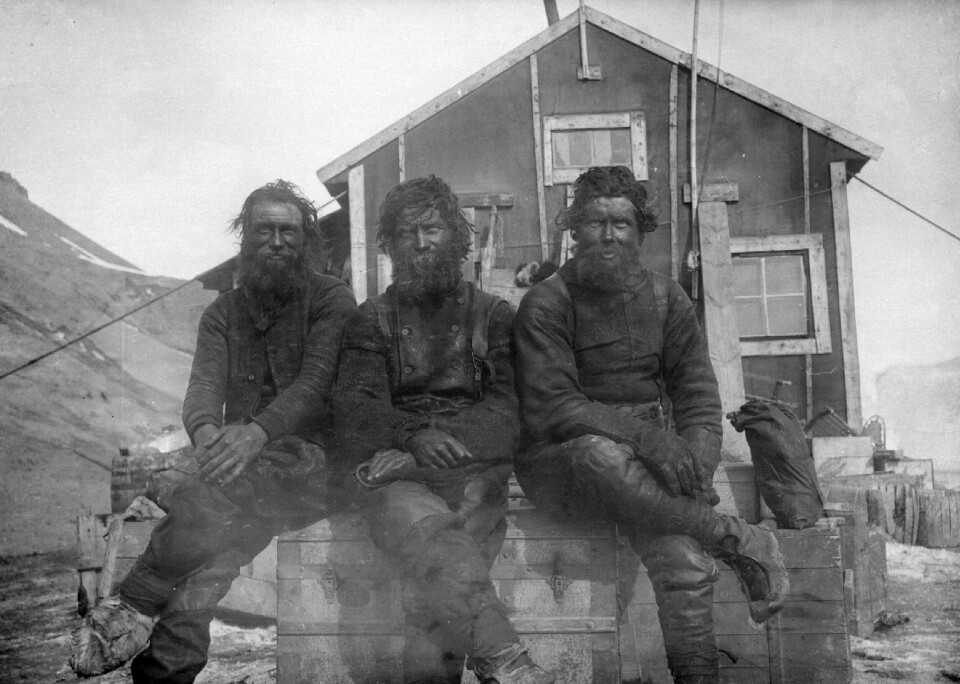 TØFF PÅKJENNING: Preget til det ugjenkjennelige; medlemmer av Håpets Vik-gruppen etter redningen: Johan Gunnar Andersson (t.v.), Thoralf Grunden og Samuel August Duse.