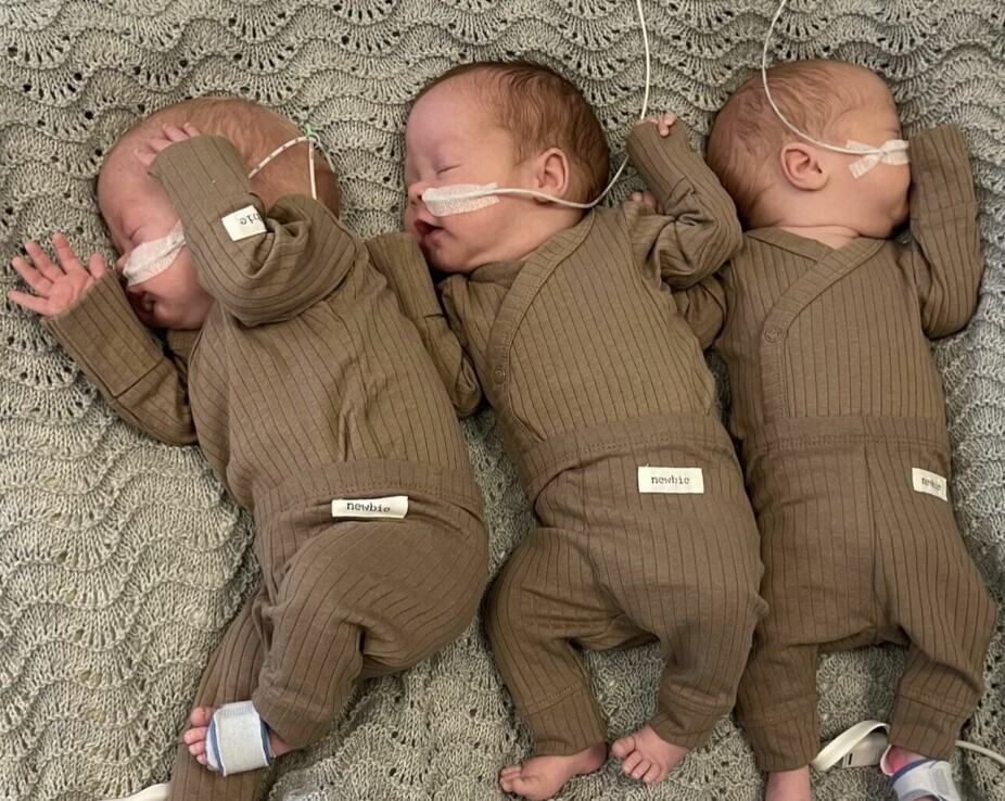 PÅ SYKEHUSET: Her er trillingene 1,5 måneder gamle, og enda er det 2 uker til de kan reise hjem fra sykehuset.