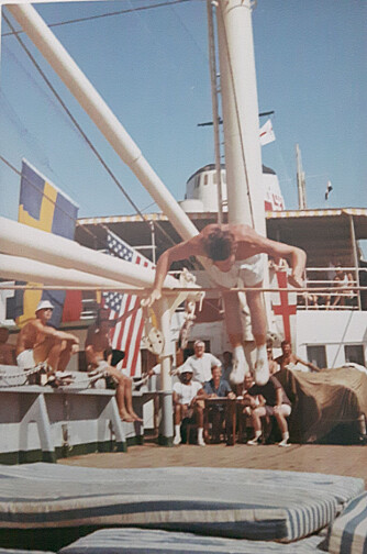 <b>OL I SUEZ:</b> Sommeren 1968 ble det avholdt egne olympiske leker for sjømennene som var innesperret. Samtidig som Fosbury-floppen vakte oppsikt i Mexico, benyttet høydehopperne mer tradisjonell dykkstil på dekk i Suez.
