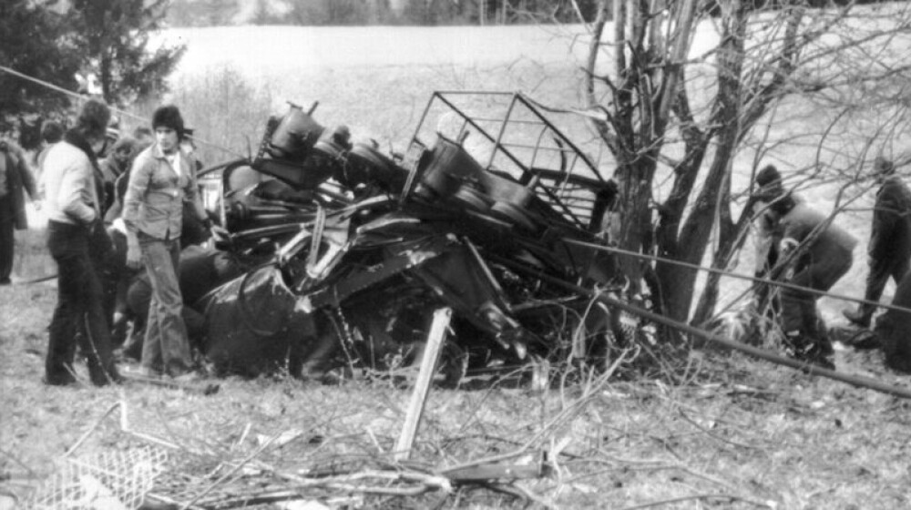1976: Cavalese-katastrofen i 1976 regnes som tidenes verste gondolheis-ulykke. 44 mennesker omkom da kabelen røk.