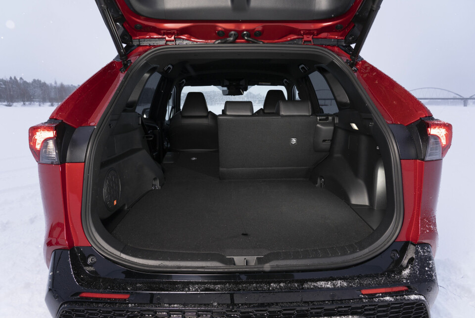 PLASS: Skiluke mangler, men seteryggene kan felles ned i 60:40-fordeling.