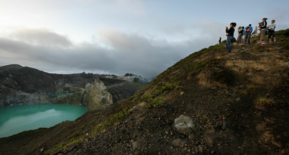 <b>TURISTMAGNET:</b> Kelimutu-vulkanen lokker og lurer.
