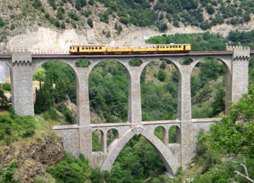 <b>VIADUKT:</b> Séjourné-viadukten er blant de flotteste konstruk­sjonene på Train Jaune-banen. 