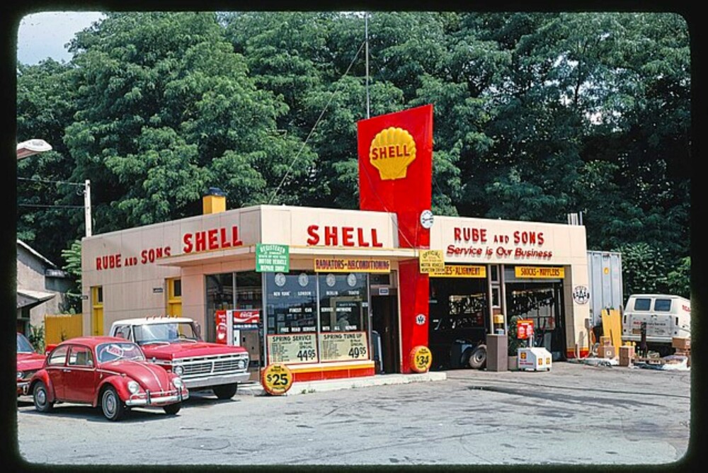 <b>DRIVSTOFF:</b> Ved å unnlate å betale momsen på bensin fikk lommeboken til Franzese og Colombo-familien stadig påfyll. Bildet er et illustrasjons­foto av en bensinstasjon i New York fra slutten av 1970-tallet.