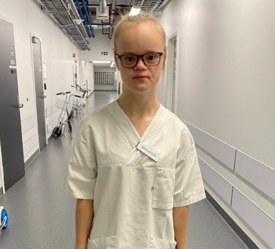 <b>FREMTIDSDRØM:</b> Sanna Nes har allerede vært på sykehus og prøvd en uniform.