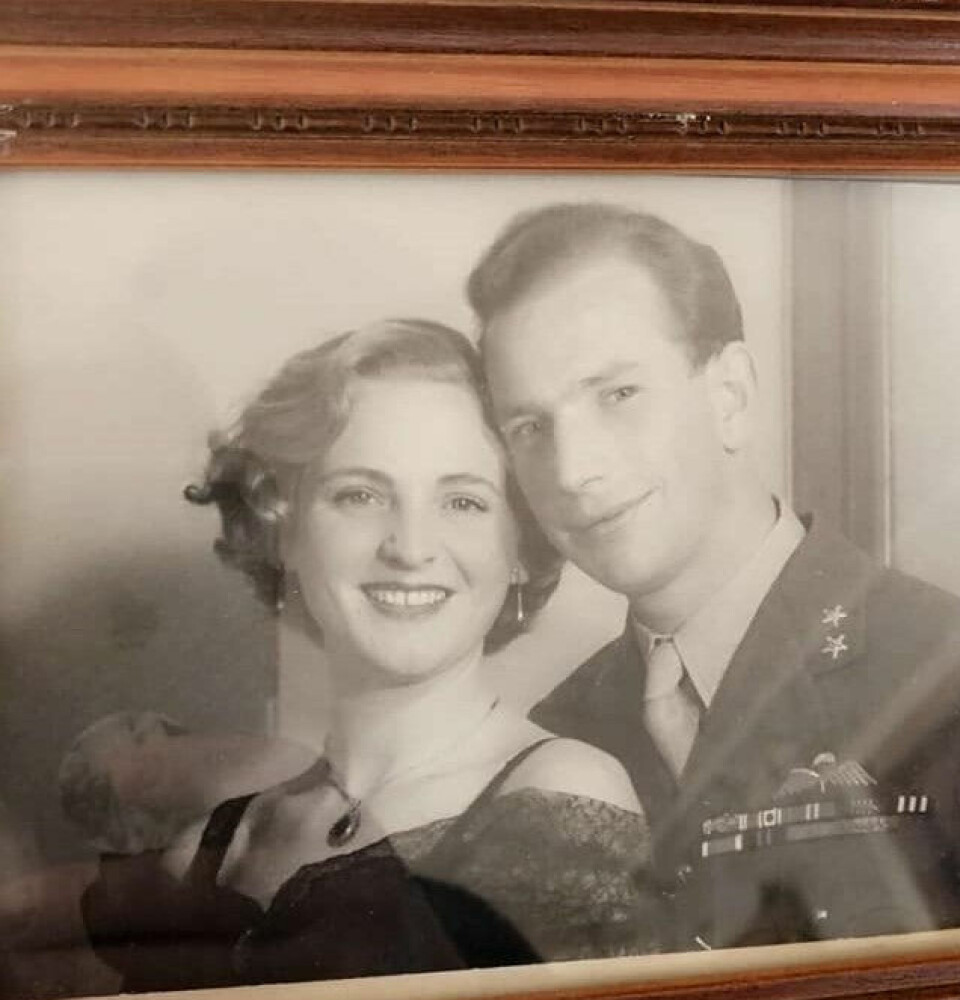 KJÆRLIGHETEN: Lischen og Fredrik Kayser ble et par mens begge tjenestegjorde i England under krigen. Dette bildet ble tatt i forbindelse med slottsbesøk da Churchill besøkte Norge mai 1948.