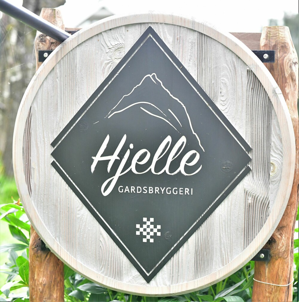 <b>GARDSBRYGGERI:</b> Hjelle Gardsbryggeri ligger vakker til mellom fjellene i Byrkjelo i Gloppen kommune. 