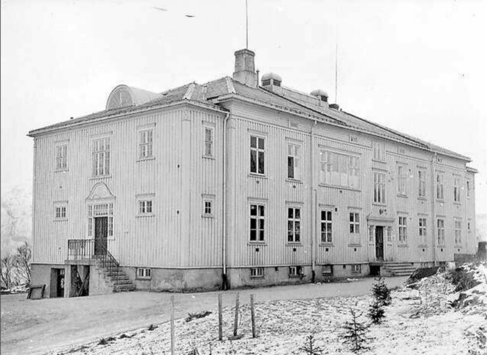 <b>SMÅ FORHOLD:</b> Ved sykehuset i Narvik ble Erling Borch-Johnsen brått både overlege og sykehussjef 34 år gammel. Han drev det lille sykehuset med stor effektivitet.
