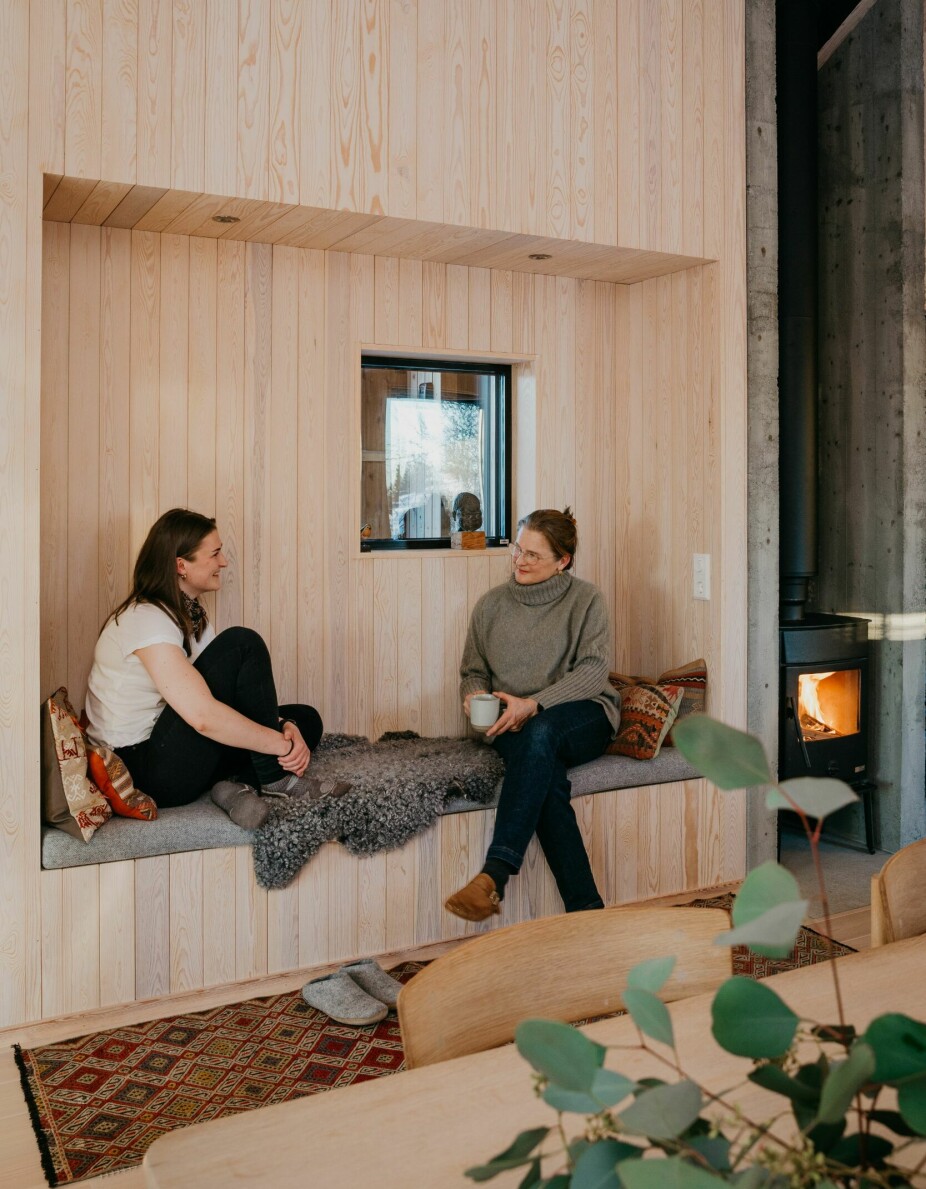 ARKITEKTER: Line og datteren Siri, som er partner i Waelgaard Salim arkitekter, som har tegnet hytta.