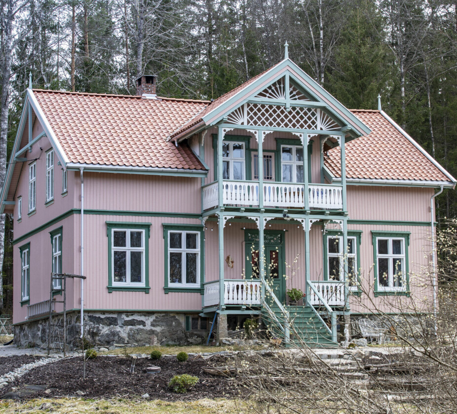 ROSA DRØM: Inspirasjonen til fargen fant Hanne i Henrik Wergeland sitt gamle hus i Oslo, Grotten. Det var Norges første sveitserhus og hadde lignende farge.