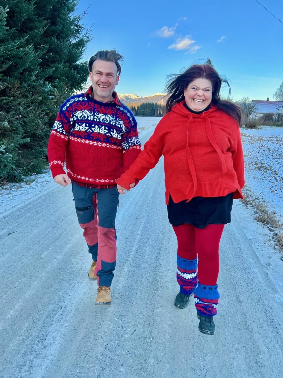 GLAD: Tilfeldigheter gjorde at Inkiri og Jarle Andre møttes da de var ute og luftet hver sin hund. Jarle hadde lagt lufteturen sin forbi huset hennes fordi han hadde hørt at det bodde en «litt spesiell» der. I dag er de helt spesielt kjære og viktige i hverandres liv.