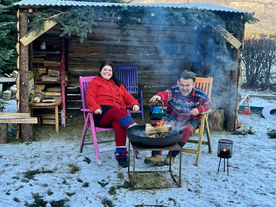 VARM TOSOMHET: Inkiri bobler over av kreativitet, og Jarle Andre er svært handy. Det har blant annet resultert i at det gamle huskestativet i hagen er blitt til en gapahuk!