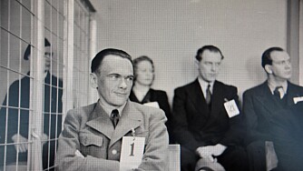 <b>TILTALTE NUMMER ÉN:</b> Krigsforbryteren Henry Oliver Rinnan på tiltalebenken i Trondheim tinghus våren 1946. 1. februar i 1947 ble han henrettet på Kristiansten festning, 31 år gammel.