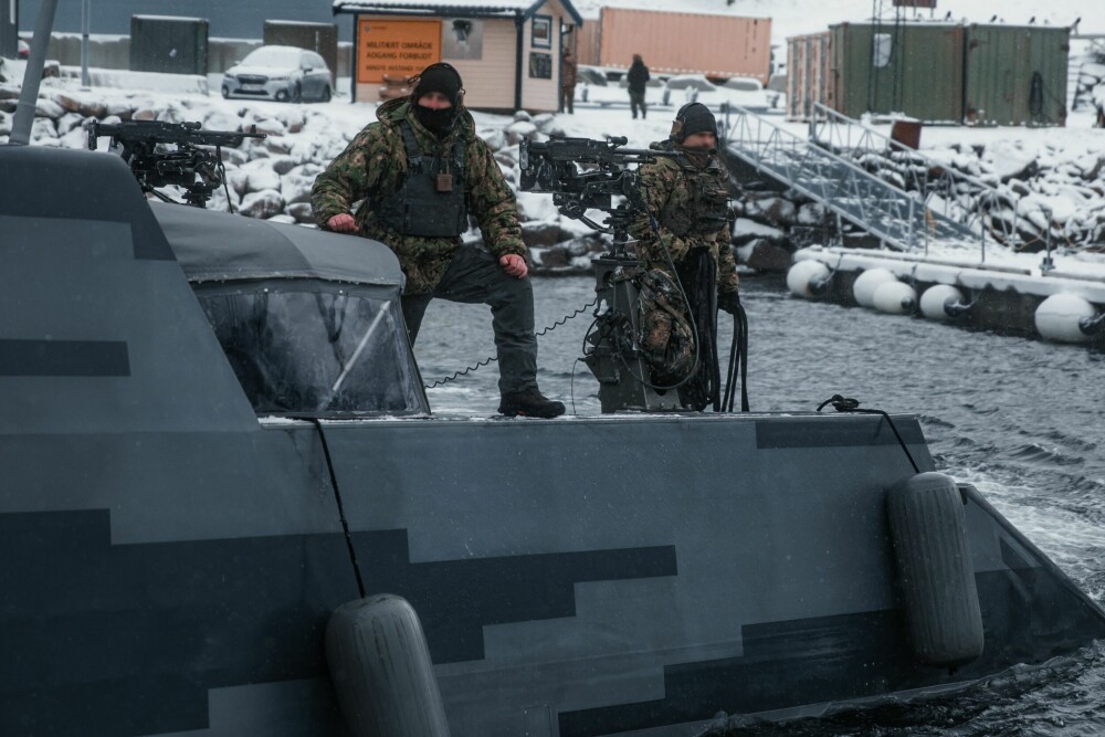 <b>NORGESBESØK:</b> Amerikanske NAVY SEALs fikk en smak av norsk vinter da de deltok med CCM-fartøyene under Joint Winter 22.