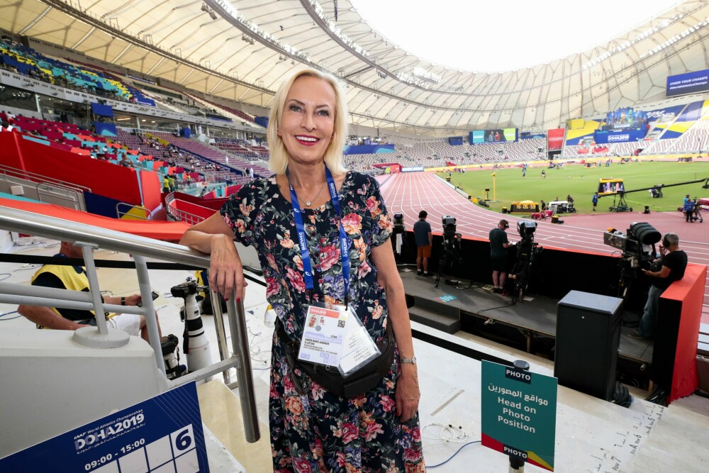 <b>SPORTSJOURNALIST:</b> Gjennom karrieren har Karen-Marie reist verden rundt for å dekke idrettsarrangementer. Her fra VM i friidrett i Doha 2019.