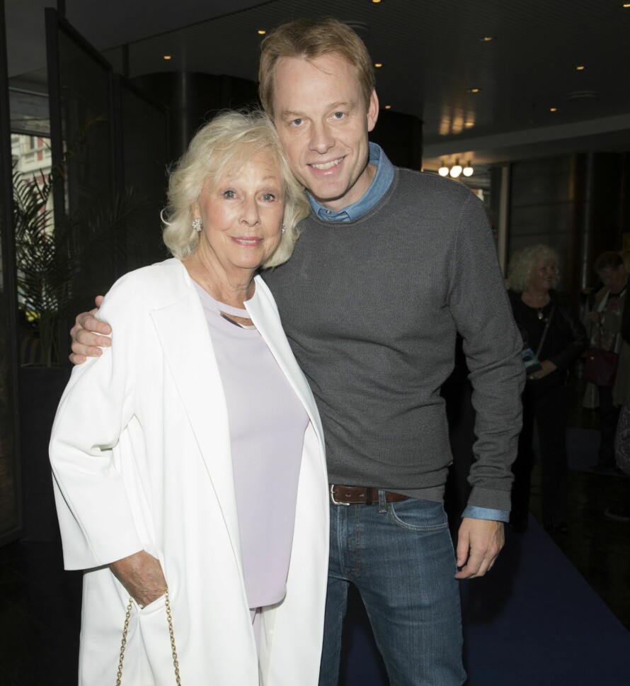 PEIK FJELDSTAD: Sønnen Peik hjelper gjerne mamma Lise når hun støter på digitale utfordringer i hverdagen.