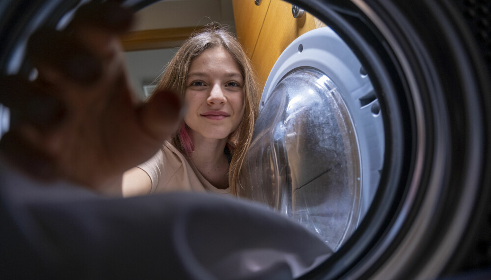 UNNGÅ DÅRLIG LUKT: Vaskemaskinen din kan holde på lukt som sprer seg til klærne dine. Dette må til for å unngå det.