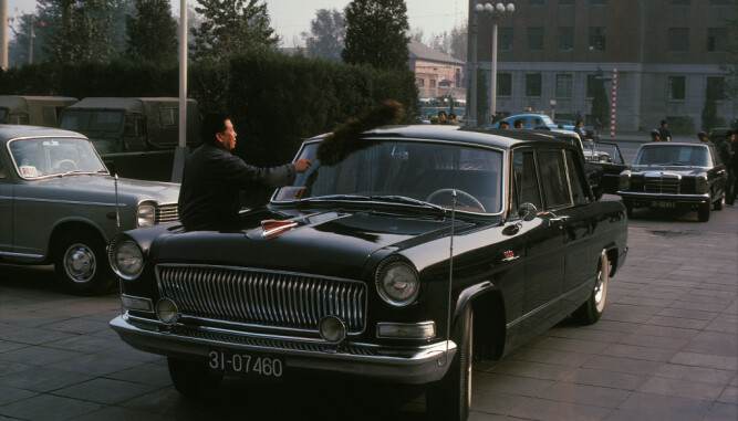 DEN FØRSTE: Hongqi CA72 fraktet kinesiske partitopper i en årrekke. Blant annet Mao og Richard Nixon da han besøkte Kina i 1972.