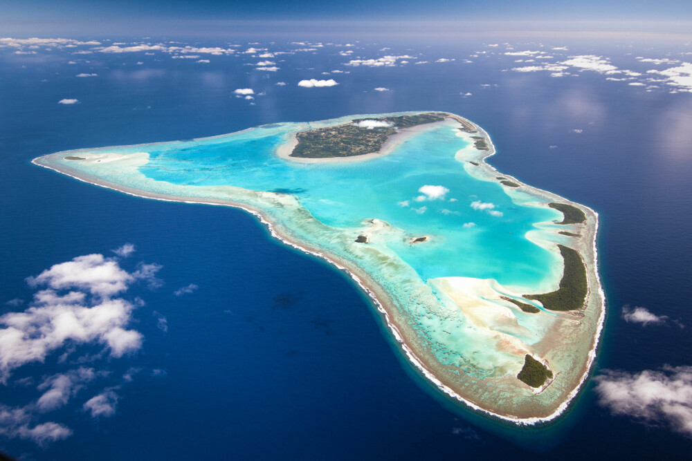 <b>PARADIS:</b> Aitutaki-øya ble hjemmet og kongeriket for Reinert Godtfred Jonassen (innfelt). Her startet han et nytt liv. Men etter hans død skulle familien i Farsund og på Cook Islands finne hverandre.
